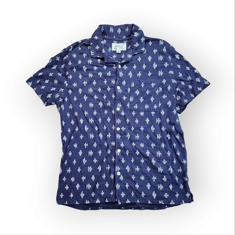 American Eagle Button Down Resort Shirt Medium